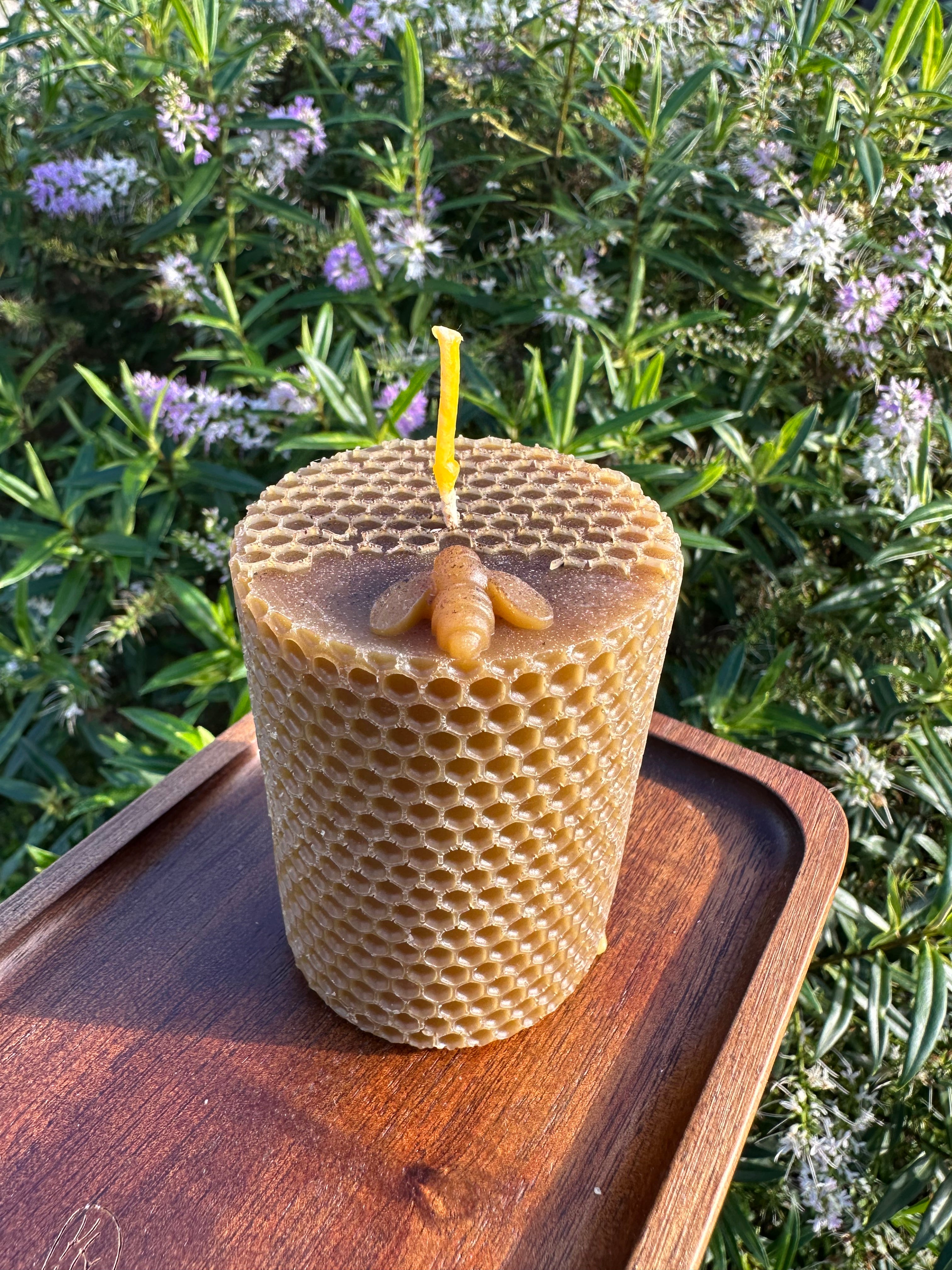 Honeycomb design candle